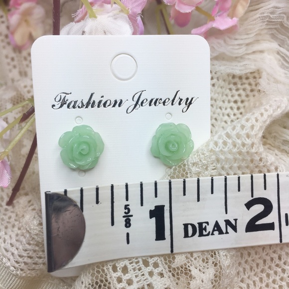 Mint green rosebud earrings - Picture 2 of 5